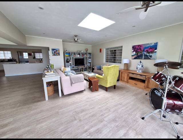 4 BEDROOM HOUSE TO LET IN LA LUCIA